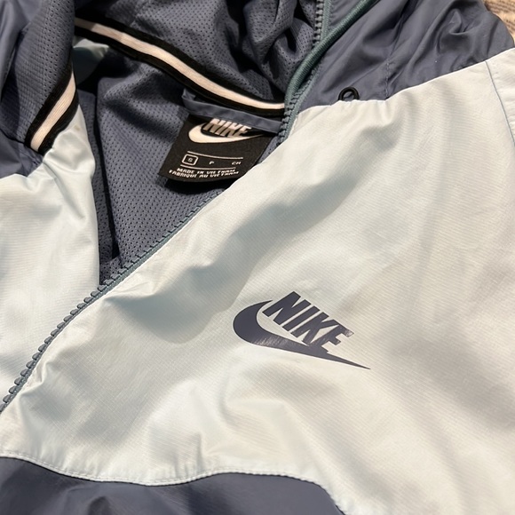 Nike Men’s Sport Windbreaker Jacket - Picture 4 of 5